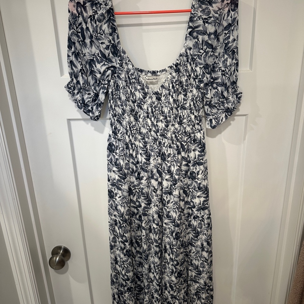 2/$15 - Abercrombie & Fitch Navy and White Floral Smocked Puff Sleeve Sundress